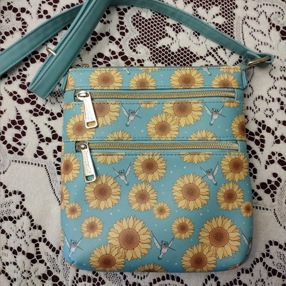 Loungefly Pocahontas Purse - Picture 1 of 5